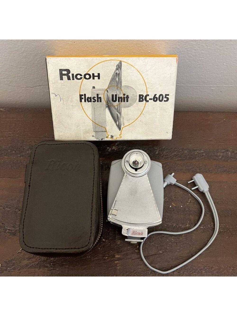 Ricoh BC-605 Flash Unit w/ Box Case Folding Reflector Untested
